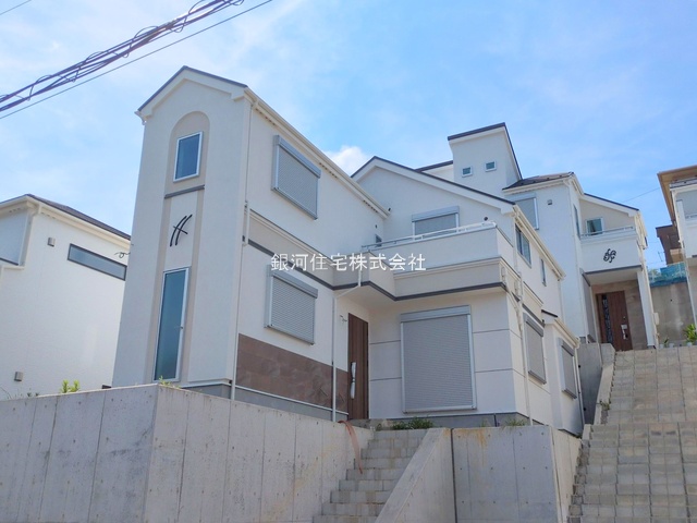 G00366505 神奈川県横浜市港南区東永谷３丁目 新築一戸建て 4080万円 土地面積109.07m² (約32.99坪) 建物面積122.62m² (約37.09坪) 間取り４ＬＤＫ 築年月2025年07月(築１年以内)【外観14】