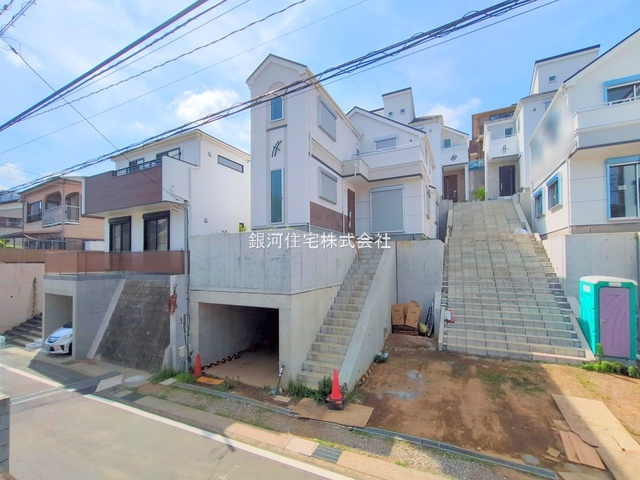 G00366505 神奈川県横浜市港南区東永谷３丁目 新築一戸建て 4080万円 土地面積109.07m² (約32.99坪) 建物面積122.62m² (約37.09坪) 間取り４ＬＤＫ 築年月2025年07月(築１年以内)【外観15】