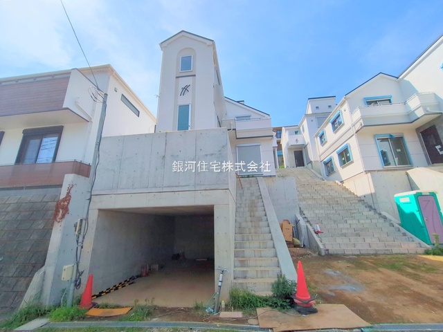 G00366505 神奈川県横浜市港南区東永谷３丁目 新築一戸建て 4080万円 土地面積109.07m² (約32.99坪) 建物面積122.62m² (約37.09坪) 間取り４ＬＤＫ 築年月2025年07月(築１年以内)【外観17】