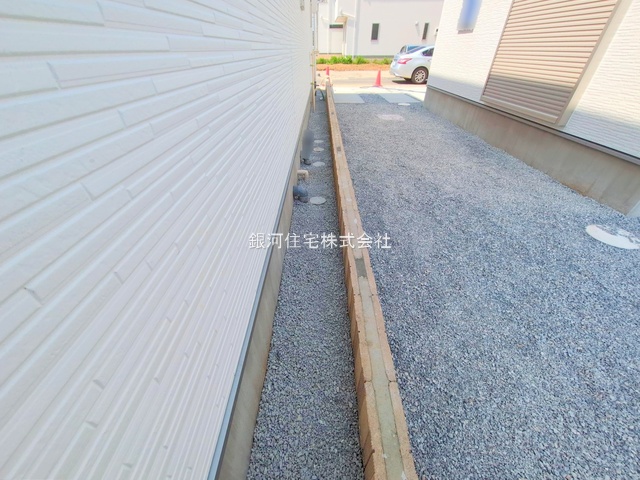 G00366869 埼玉県上尾市大字瓦葺 新築一戸建て 3199万円 土地面積122.66m² (約37.10坪) 建物面積99.37m² (約30.05坪) 間取り４ＬＤＫ 築年月2025年04月(築１年以内)【外観9】