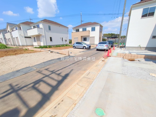 G00366869 埼玉県上尾市大字瓦葺 新築一戸建て 3199万円 土地面積122.66m² (約37.10坪) 建物面積99.37m² (約30.05坪) 間取り４ＬＤＫ 築年月2025年04月(築１年以内)【外観11】