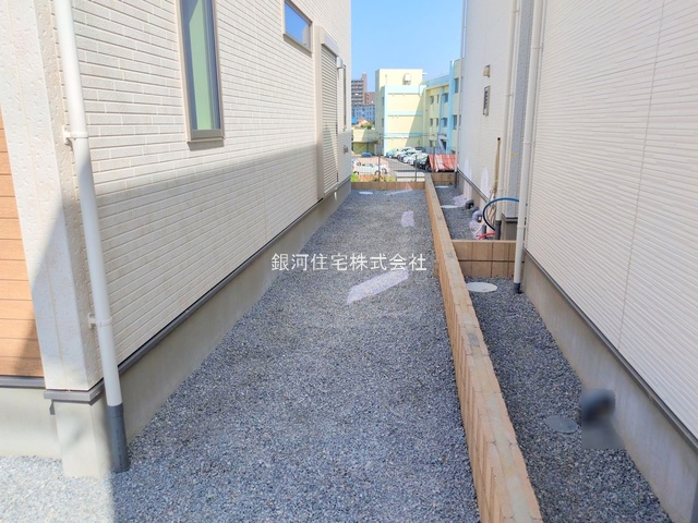 G00366872 埼玉県上尾市大字瓦葺 新築一戸建て 3399万円 土地面積144.51m² (約43.71坪) 建物面積98.53m² (約29.80坪) 間取り４ＬＤＫ 築年月2025年04月(築１年以内)【外観10】