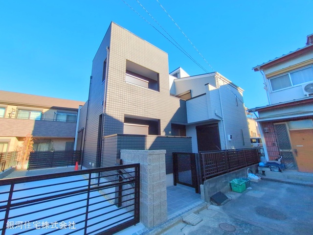 G00367757 東京都羽村市神明台２丁目 新築一戸建て 7990万円 土地面積230.54m² (約69.73坪) 建物面積151.28m² (約45.76坪) 間取り５ＬＤＫ 築年月2024年12月(築１年以内)【外観2】