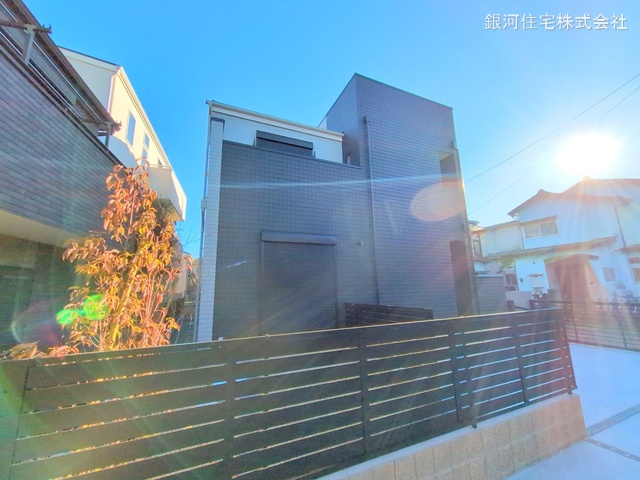 G00367757 東京都羽村市神明台２丁目 新築一戸建て 7990万円 土地面積230.54m² (約69.73坪) 建物面積151.28m² (約45.76坪) 間取り５ＬＤＫ 築年月2024年12月(築１年以内)【外観4】
