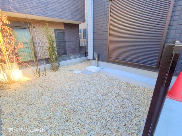 G00367757 東京都羽村市神明台２丁目 新築一戸建て 7990万円 土地面積230.54m² (約69.73坪) 建物面積151.28m² (約45.76坪) 間取り５ＬＤＫ 築年月2024年12月(築１年以内)【外観5】