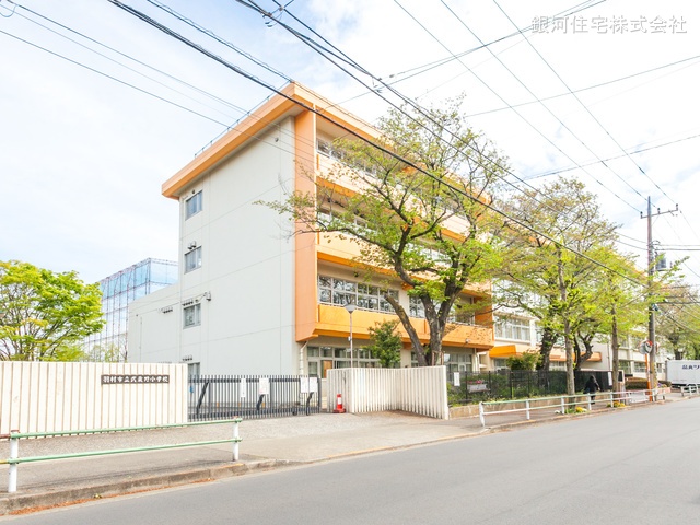 G00367757 東京都羽村市神明台２丁目 新築一戸建て 7990万円 土地面積230.54m² (約69.73坪) 建物面積151.28m² (約45.76坪) 間取り５ＬＤＫ 築年月2024年12月(築１年以内)【周辺環境】羽村市立武蔵野小学校