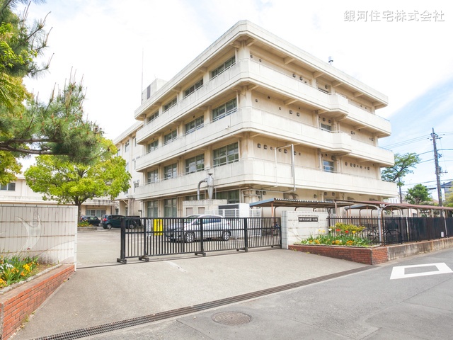 G00367757 東京都羽村市神明台２丁目 新築一戸建て 7990万円 土地面積230.54m² (約69.73坪) 建物面積151.28m² (約45.76坪) 間取り５ＬＤＫ 築年月2024年12月(築１年以内)【周辺環境】羽村市立羽村第三中学校