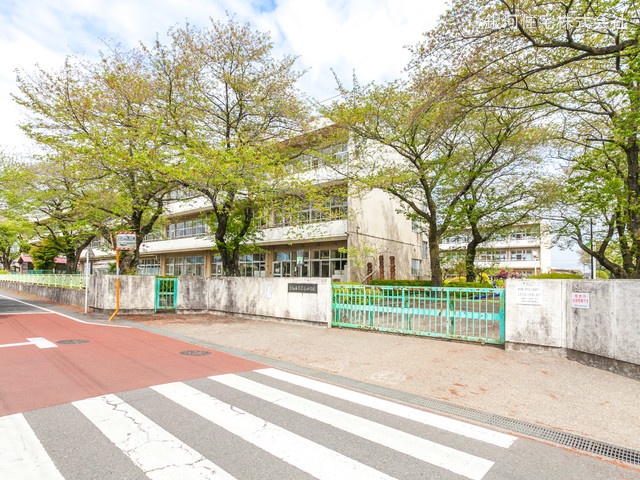 G00367808 東京都青梅市新町１丁目 新築一戸建て 3580万円 土地面積120.44m² (約36.43坪) 建物面積95.52m² (約28.89坪) 間取り４ＬＤＫ 築年月2025年01月(築１年以内)【周辺環境】青梅市立若草小学校