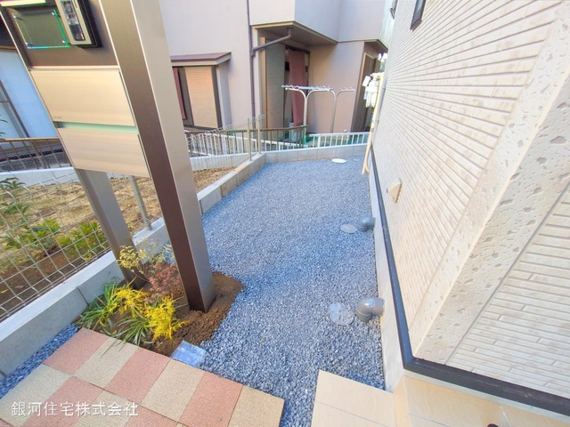 G00367809 東京都青梅市新町１丁目 新築一戸建て 3490万円 土地面積130.83m² (約39.57坪) 建物面積99.57m² (約30.11坪) 間取り３ＬＤＫ 築年月2025年01月(築１年以内)【外観4】