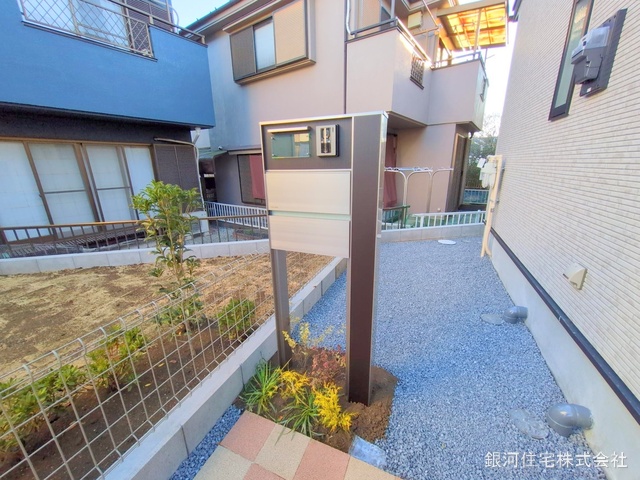 G00367809 東京都青梅市新町１丁目 新築一戸建て 3490万円 土地面積130.83m² (約39.57坪) 建物面積99.57m² (約30.11坪) 間取り３ＬＤＫ 築年月2025年01月(築１年以内)【外観5】