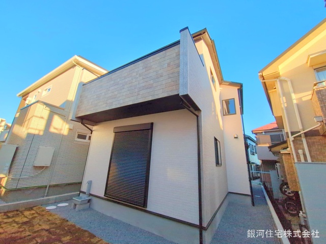 G00367809 東京都青梅市新町１丁目 新築一戸建て 3490万円 土地面積130.83m² (約39.57坪) 建物面積99.57m² (約30.11坪) 間取り３ＬＤＫ 築年月2025年01月(築１年以内)【外観16】
