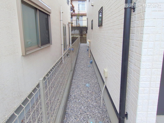 G00367890 神奈川県川崎市麻生区細山４丁目 新築一戸建て 5090万円 土地面積132.98m² (約40.22坪) 建物面積93.15m² (約28.17坪) 間取り４ＬＤＫ 築年月2025年01月(築１年以内)【外観5】