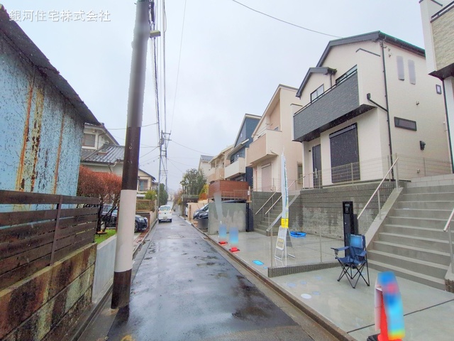 G00367890 神奈川県川崎市麻生区細山４丁目 新築一戸建て 5090万円 土地面積132.98m² (約40.22坪) 建物面積93.15m² (約28.17坪) 間取り４ＬＤＫ 築年月2025年01月(築１年以内)【外観13】