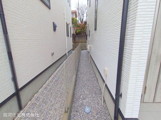 G00367891 神奈川県川崎市麻生区細山４丁目 新築一戸建て 5190万円 土地面積133.60m² (約40.41坪) 建物面積93.15m² (約28.17坪) 間取り４ＬＤＫ 築年月2025年01月(築１年以内)【外観6】
