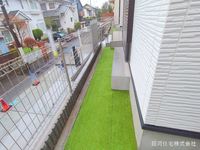 G00367891 神奈川県川崎市麻生区細山４丁目 新築一戸建て 5190万円 土地面積133.60m² (約40.41坪) 建物面積93.15m² (約28.17坪) 間取り４ＬＤＫ 築年月2025年01月(築１年以内)【外観12】