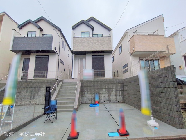 G00367891 神奈川県川崎市麻生区細山４丁目 新築一戸建て 5190万円 土地面積133.60m² (約40.41坪) 建物面積93.15m² (約28.17坪) 間取り４ＬＤＫ 築年月2025年01月(築１年以内)【外観14】