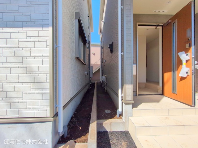G00367915 神奈川県横浜市瀬谷区三ツ境 新築一戸建て 5380万円 土地面積100.02m² (約30.25坪) 建物面積93.95m² (約28.41坪) 間取り４ＬＤＫ 築年月2025年04月【外観5】