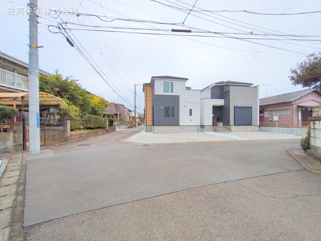 G00367938 神奈川県横浜市瀬谷区宮沢２丁目 新築一戸建て 5199万円 土地面積133.84m² (約40.48坪) 建物面積109.30m² (約33.06坪) 間取り４ＬＤＫ 築年月2025年02月(築１年以内)【外観3】