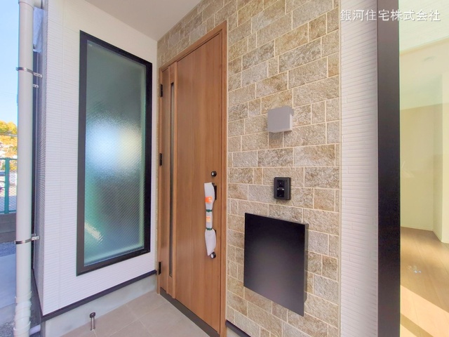 G00367942 東京都江戸川区松島１丁目 新築一戸建て 5980万円 土地面積101.00m² (約30.55坪) 建物面積94.60m² (約28.61坪) 間取り４ＳＬＤＫ 築年月2025年01月(築１年以内)【外観4】