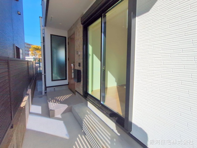 G00367942 東京都江戸川区松島１丁目 新築一戸建て 5980万円 土地面積101.00m² (約30.55坪) 建物面積94.60m² (約28.61坪) 間取り４ＳＬＤＫ 築年月2025年01月(築１年以内)【外観5】