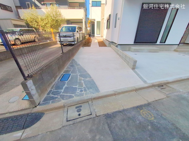 G00367942 東京都江戸川区松島１丁目 新築一戸建て 5980万円 土地面積101.00m² (約30.55坪) 建物面積94.60m² (約28.61坪) 間取り４ＳＬＤＫ 築年月2025年01月(築１年以内)【外観11】