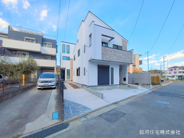 G00367942 東京都江戸川区松島１丁目 新築一戸建て 5980万円 土地面積101.00m² (約30.55坪) 建物面積94.60m² (約28.61坪) 間取り４ＳＬＤＫ 築年月2025年01月(築１年以内)【外観12】