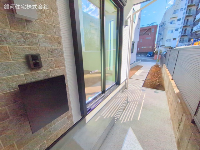 G00367942 東京都江戸川区松島１丁目 新築一戸建て 5980万円 土地面積101.00m² (約30.55坪) 建物面積94.60m² (約28.61坪) 間取り４ＳＬＤＫ 築年月2025年01月(築１年以内)【外観17】