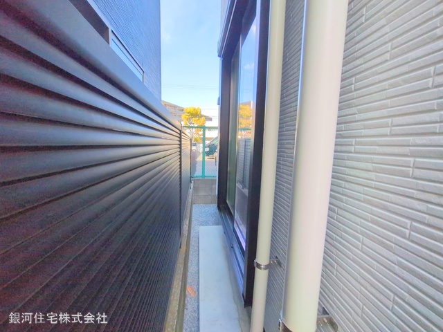 G00367942 東京都江戸川区松島１丁目 新築一戸建て 5980万円 土地面積101.00m² (約30.55坪) 建物面積94.60m² (約28.61坪) 間取り４ＳＬＤＫ 築年月2025年01月(築１年以内)【外観18】