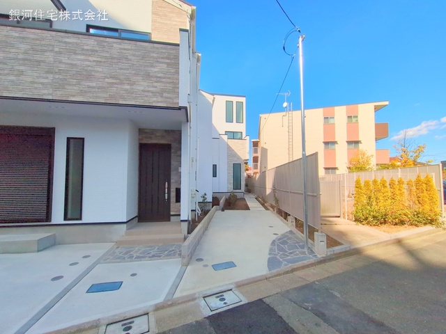 G00367943 東京都江戸川区松島１丁目 新築一戸建て 5980万円 土地面積101.00m² (約30.55坪) 建物面積98.64m² (約29.83坪) 間取り４ＳＬＤＫ 築年月2025年01月(築１年以内)【外観2】