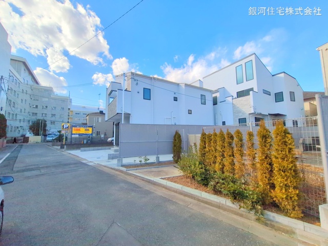 G00367943 東京都江戸川区松島１丁目 新築一戸建て 5980万円 土地面積101.00m² (約30.55坪) 建物面積98.64m² (約29.83坪) 間取り４ＳＬＤＫ 築年月2025年01月(築１年以内)【外観3】