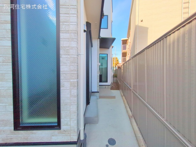G00367943 東京都江戸川区松島１丁目 新築一戸建て 5980万円 土地面積101.00m² (約30.55坪) 建物面積98.64m² (約29.83坪) 間取り４ＳＬＤＫ 築年月2025年01月(築１年以内)【外観4】
