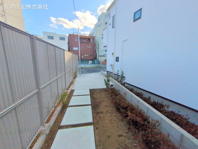 G00367943 東京都江戸川区松島１丁目 新築一戸建て 5980万円 土地面積101.00m² (約30.55坪) 建物面積98.64m² (約29.83坪) 間取り４ＳＬＤＫ 築年月2025年01月(築１年以内)【外観5】