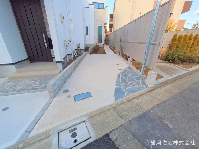 G00367943 東京都江戸川区松島１丁目 新築一戸建て 5980万円 土地面積101.00m² (約30.55坪) 建物面積98.64m² (約29.83坪) 間取り４ＳＬＤＫ 築年月2025年01月(築１年以内)【外観11】