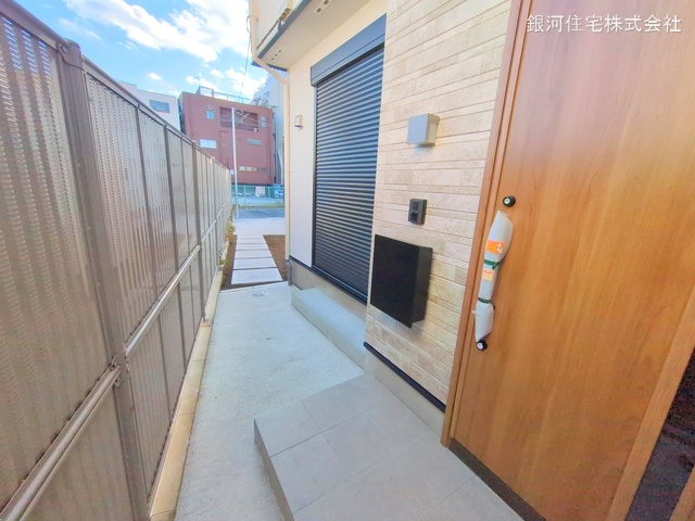 G00367943 東京都江戸川区松島１丁目 新築一戸建て 5980万円 土地面積101.00m² (約30.55坪) 建物面積98.64m² (約29.83坪) 間取り４ＳＬＤＫ 築年月2025年01月(築１年以内)【外観15】