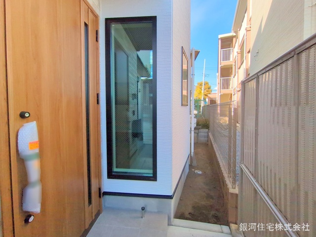 G00367943 東京都江戸川区松島１丁目 新築一戸建て 5980万円 土地面積101.00m² (約30.55坪) 建物面積98.64m² (約29.83坪) 間取り４ＳＬＤＫ 築年月2025年01月(築１年以内)【外観17】