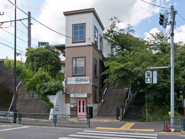 G00367964 東京都東村山市廻田町１丁目 新築一戸建て 4180万円 土地面積120.09m² (約36.32坪) 建物面積101.85m² (約30.80坪) 間取り４ＬＤＫ 築年月2025年01月(築１年以内)【周辺環境】西武鉄道多摩湖線「武蔵大和」駅
