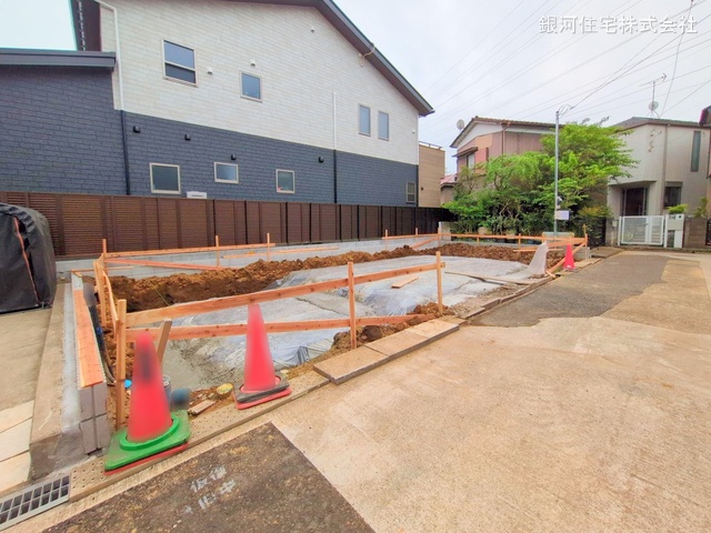 G00367972 埼玉県川口市坂下町１丁目 新築一戸建て 5180万円 土地面積71.26m² (約21.55坪) 建物面積110.18m² (約33.32坪) 間取り３ＳＬＤＫ 築年月2025年08月【外観2】