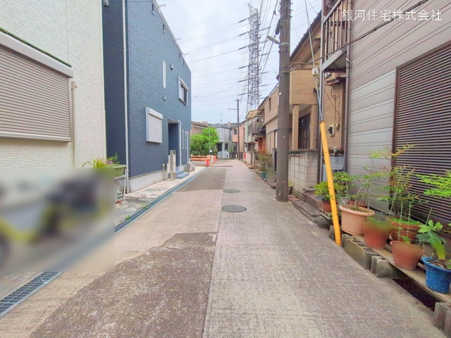 G00367972 埼玉県川口市坂下町１丁目 新築一戸建て 5180万円 土地面積71.26m² (約21.55坪) 建物面積110.18m² (約33.32坪) 間取り３ＳＬＤＫ 築年月2025年08月【外観3】