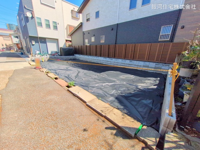 G00367972 埼玉県川口市坂下町１丁目 新築一戸建て 5180万円 土地面積71.26m² (約21.55坪) 建物面積110.18m² (約33.32坪) 間取り３ＳＬＤＫ 築年月2025年08月【外観4】
