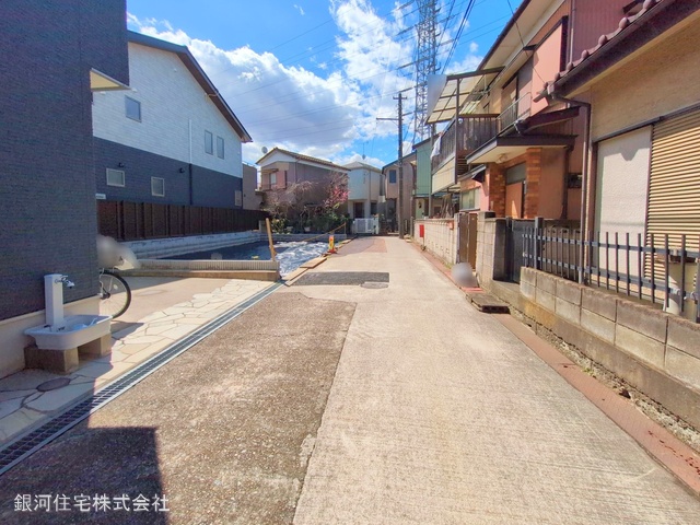 G00367972 埼玉県川口市坂下町１丁目 新築一戸建て 5180万円 土地面積71.26m² (約21.55坪) 建物面積110.18m² (約33.32坪) 間取り３ＳＬＤＫ 築年月2025年08月【外観6】