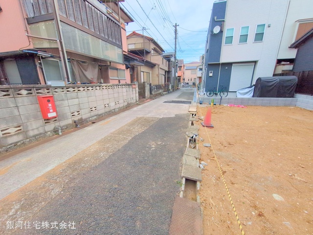 G00367972 埼玉県川口市坂下町１丁目 新築一戸建て 5180万円 土地面積71.26m² (約21.55坪) 建物面積110.18m² (約33.32坪) 間取り３ＳＬＤＫ 築年月2025年08月【外観10】
