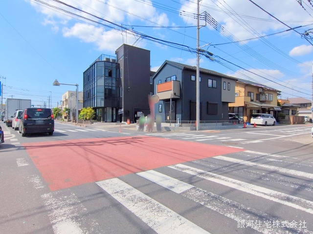 G00367987 埼玉県久喜市本町４丁目 新築一戸建て 3580万円 土地面積128.73m² (約38.94坪) 建物面積103.09m² (約31.18坪) 間取り３ＬＤＫ 築年月2025年04月【外観3】