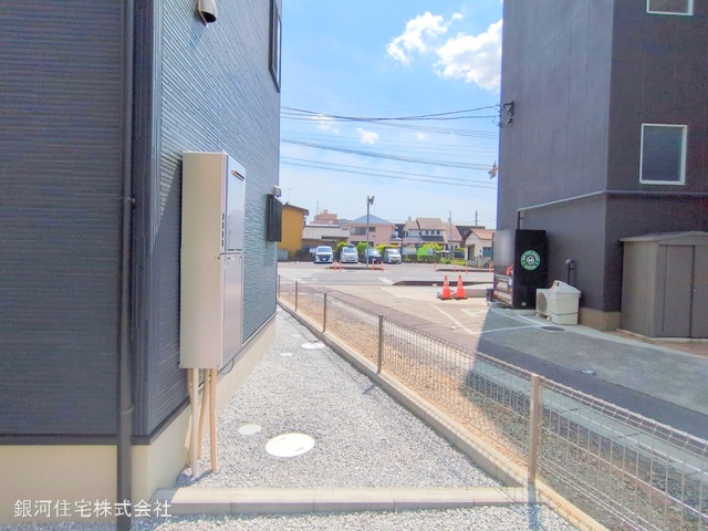 G00367987 埼玉県久喜市本町４丁目 新築一戸建て 3580万円 土地面積128.73m² (約38.94坪) 建物面積103.09m² (約31.18坪) 間取り３ＬＤＫ 築年月2025年04月【外観7】