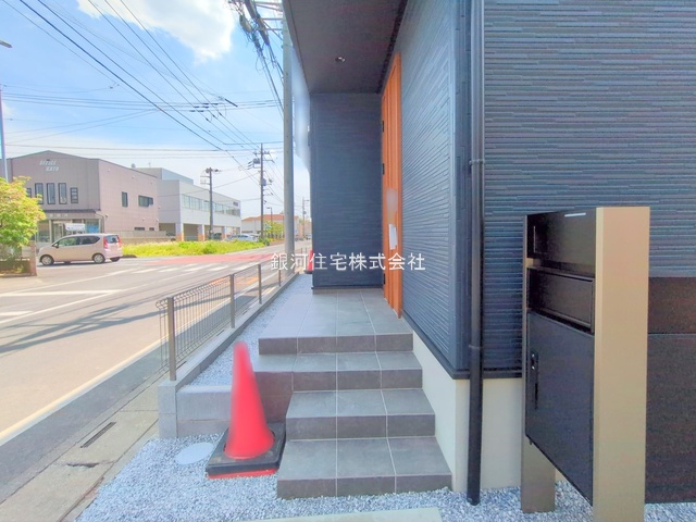 G00367987 埼玉県久喜市本町４丁目 新築一戸建て 2980万円 土地面積128.73m² (約38.94坪) 建物面積103.09m² (約31.18坪) 間取り３ＬＤＫ 築年月2025年04月(築１年以内)【外観18】