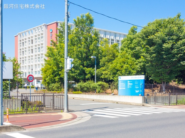 G00367987 埼玉県久喜市本町４丁目 新築一戸建て 3580万円 土地面積128.73m² (約38.94坪) 建物面積103.09m² (約31.18坪) 間取り３ＬＤＫ 築年月2025年04月【周辺環境】新久喜総合病院