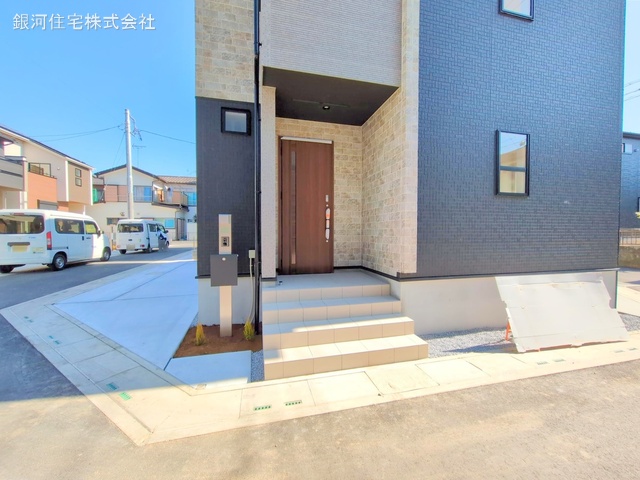 G00368003 埼玉県春日部市備後西５丁目 新築一戸建て 3790万円 土地面積116.26m² (約35.16坪) 建物面積113.85m² (約34.43坪) 間取り３ＬＤＫ 築年月2025年02月(築１年以内)【外観4】