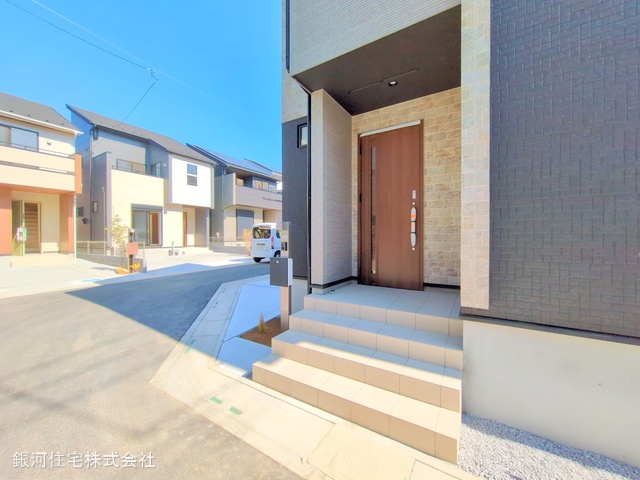 G00368003 埼玉県春日部市備後西５丁目 新築一戸建て 3790万円 土地面積116.26m² (約35.16坪) 建物面積113.85m² (約34.43坪) 間取り３ＬＤＫ 築年月2025年02月(築１年以内)【外観6】