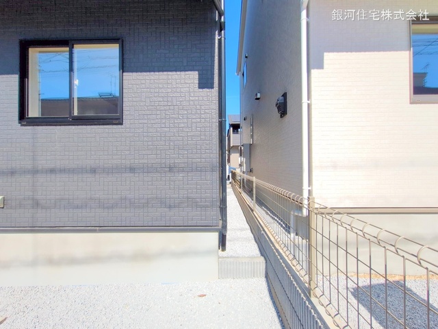 G00368003 埼玉県春日部市備後西５丁目 新築一戸建て 3790万円 土地面積116.26m² (約35.16坪) 建物面積113.85m² (約34.43坪) 間取り３ＬＤＫ 築年月2025年02月(築１年以内)【外観11】