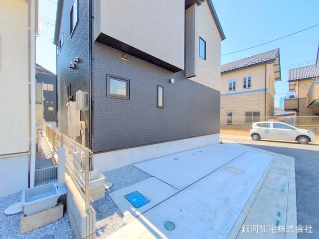 G00368003 埼玉県春日部市備後西５丁目 新築一戸建て 3790万円 土地面積116.26m² (約35.16坪) 建物面積113.85m² (約34.43坪) 間取り３ＬＤＫ 築年月2025年02月(築１年以内)【外観14】