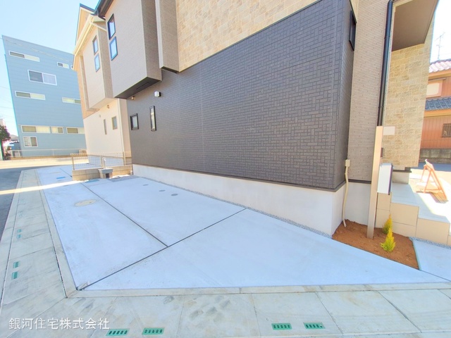 G00368003 埼玉県春日部市備後西５丁目 新築一戸建て 3790万円 土地面積116.26m² (約35.16坪) 建物面積113.85m² (約34.43坪) 間取り３ＬＤＫ 築年月2025年02月(築１年以内)【外観17】